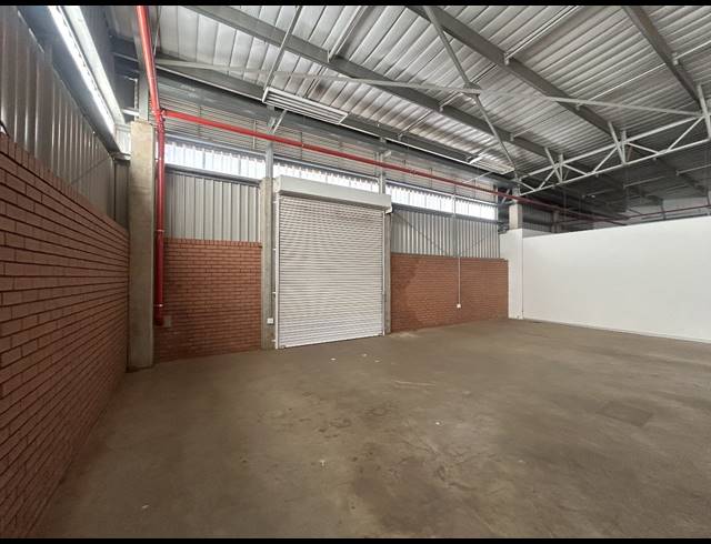 573M² WAREHOUSE TO LET IN CLAYVILLE